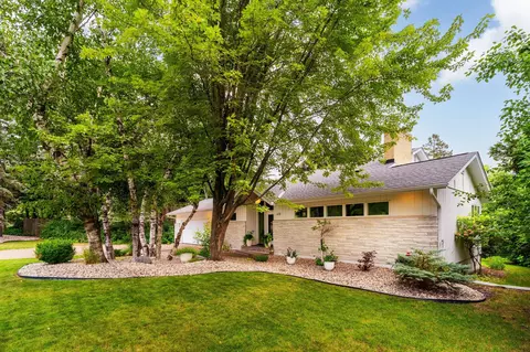 Exterior - 630 Valley Dr, Duluth, MN 55804 photo 7 of 18