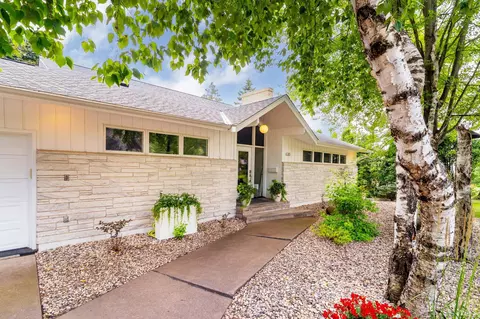 Exterior - 630 Valley Dr, Duluth, MN 55804 photo 3 of 18