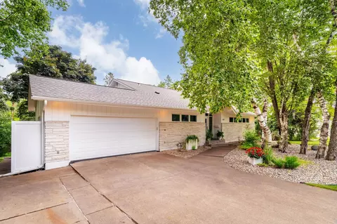 Exterior - 630 Valley Dr, Duluth, MN 55804 photo 8 of 18