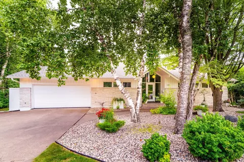 Exterior - 630 Valley Dr, Duluth, MN 55804 photo 5 of 18