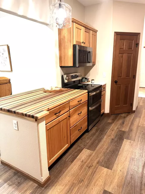 Kitchen - 224 25th St SE, Willmar, MN 56201 photo 7 of 8