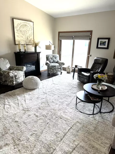 Living - 224 25th St SE, Willmar, MN 56201 photo 2 of 4