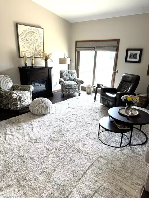 Living - 224 25th St SE, Willmar, MN 56201 photo 2 of 4