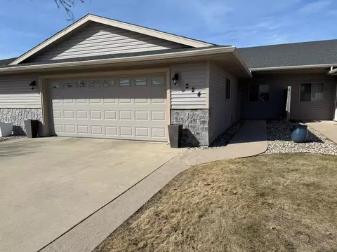 Exterior - 224 25th St SE, Willmar, MN 56201 photo 3 of 5