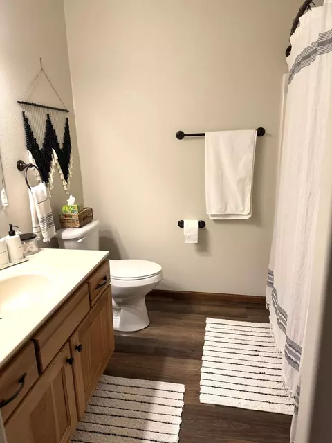 Bath - 224 25th St SE, Willmar, MN 56201 photo 2 of 3