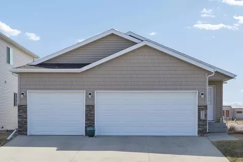 5594 Justice Dr S, Fargo, ND 58104