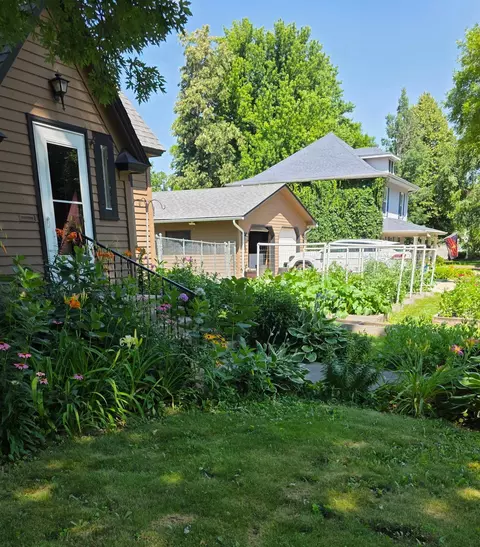 Exterior - 141 Summit Ave, Montevideo, MN 56265 photo 7 of 8
