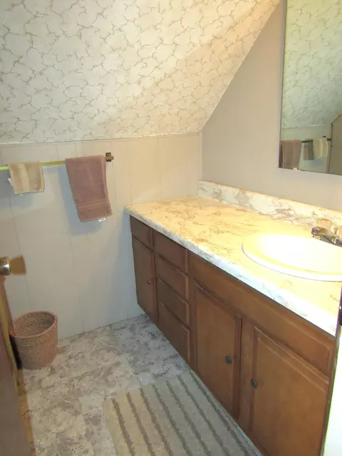 Bath - 141 Summit Ave, Montevideo, MN 56265 photo 2 of 3