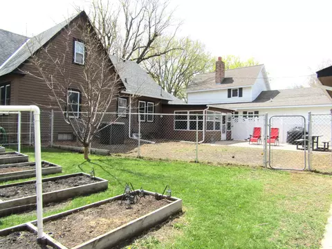 Exterior - 141 Summit Ave, Montevideo, MN 56265 photo 3 of 8