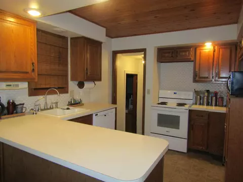 Kitchen - 141 Summit Ave, Montevideo, MN 56265 photo 4 of 7
