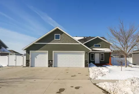 1801 42nd St S, Moorhead, MN 56560