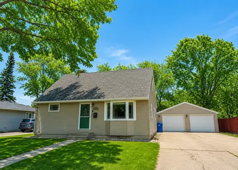 1810 15th St S, Fargo, ND 58103