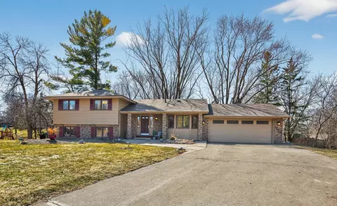 12806 Country View Ln, Burnsville, MN 55337