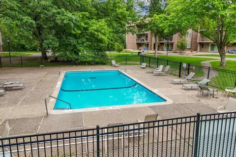 3850 Plymouth Blvd #223, Plymouth, MN 55446