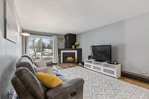 3850 Plymouth Blvd #223, Plymouth, MN 55446