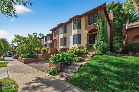 1946 Dupont Ave S, Minneapolis, MN 55403