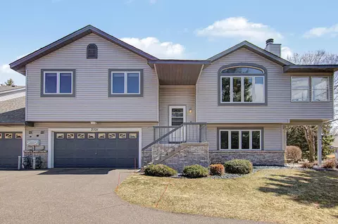 2521 Sumac Rdg, White Bear Lake, MN 55110