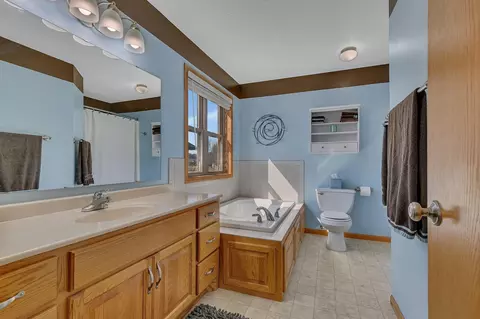 Bath - 24364 19th Ave, Saint Augusta, MN 56301 photo 1 of 3