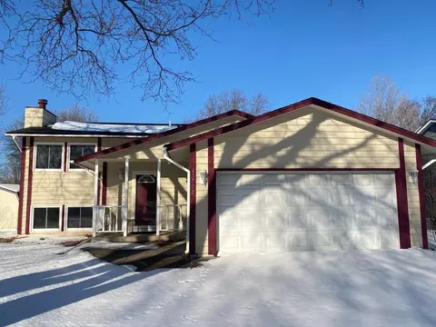 13712 Yosemite Ave S, Savage, MN 55378