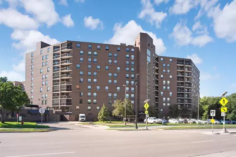 6615 Lake Shore Dr S #705, Richfield, MN 55423