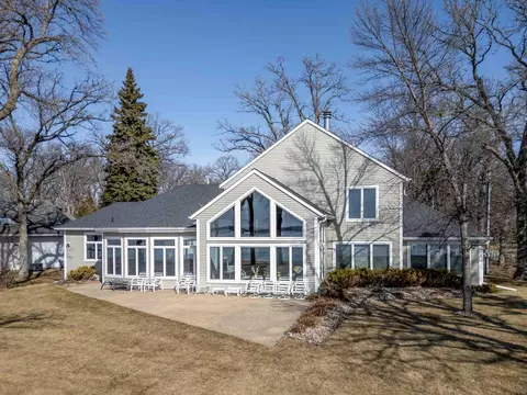 51292 Pelican Point Dr, Detroit Lakes, MN 56501