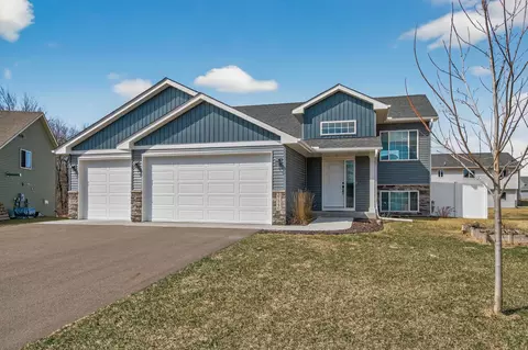 37540 Greenwich Ct, North Branch, MN 55056