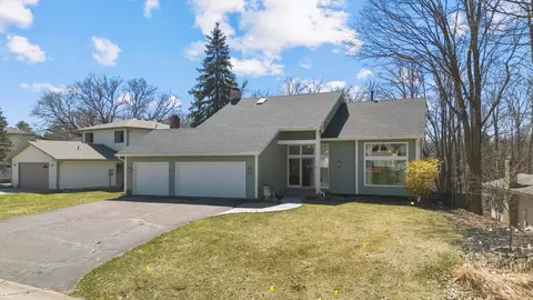 51 Choctaw Cir, Chanhassen, MN 55317