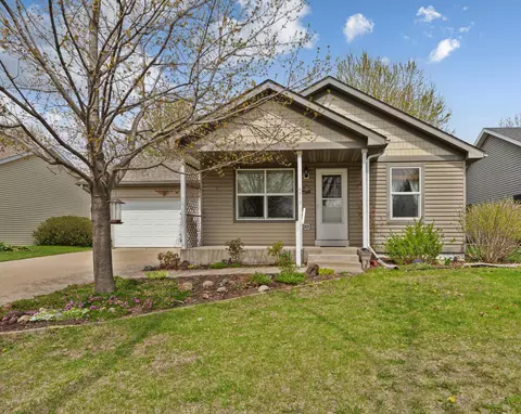 513 Bunker Dr, Northfield, MN 55057