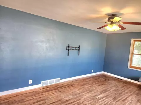 Living - 704 Irene Ave, Willmar, MN 56201 photo 3 of 3