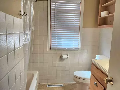 Bath - 704 Irene Ave, Willmar, MN 56201 photo 1 of 2