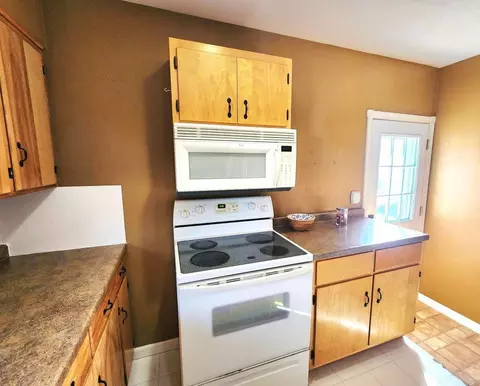 Kitchen - 704 Irene Ave, Willmar, MN 56201 photo 5 of 7