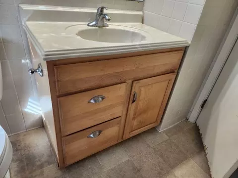 Bath - 704 Irene Ave, Willmar, MN 56201 photo 2 of 2