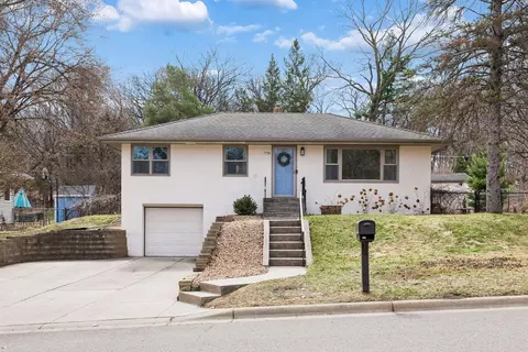 770 Parker Ave, Roseville, MN 55113