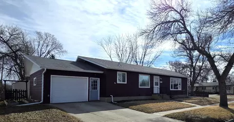 555 10th Ave SW, Valley City, ND 58072