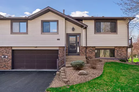606 Donegal Cir, Shoreview, MN 55126