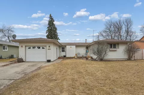 2921 12th St S, Fargo, ND 58103
