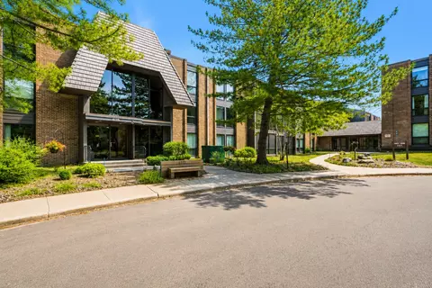 6115 Lincoln Dr #152, Edina, MN 55436