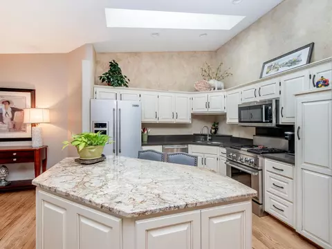 493 Sterling St S, Maplewood, MN 55119