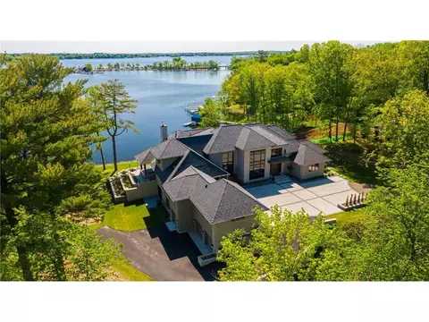 980 Heritage Ln, Wayzata, MN 55391