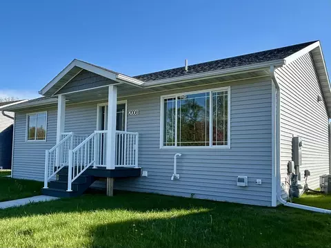 2008 Nelson Dr, Thief River Falls, MN 56701