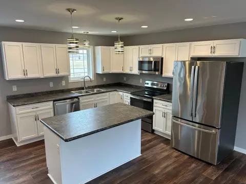 2008 Nelson Dr, Thief River Falls, MN 56701