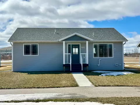 2008 Nelson Dr, Thief River Falls, MN 56701