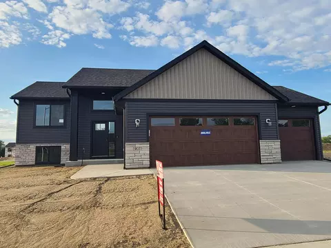 907 13th St NW, Kasson, MN 55944
