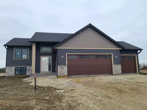 907 13th St NW, Kasson, MN 55944