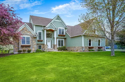 1101 Maple Dr, Hudson, WI 54016