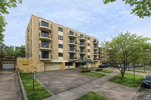2928 Dean Pkwy #2L, Minneapolis, MN 55416