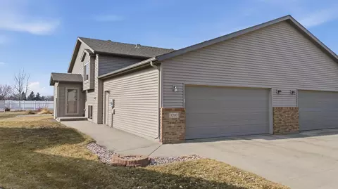 3200 7th Ave N, Moorhead, MN 56560