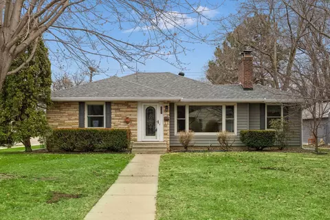 1914 Holton St, Roseville, MN 55113