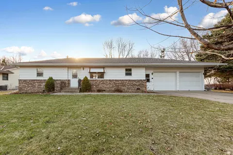 580 N Waterville Ave, Le Center, MN 56057