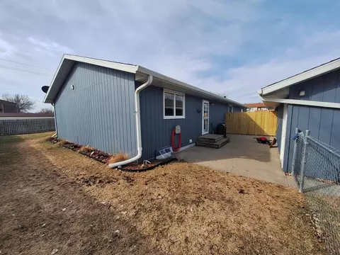 2111 32nd Ave S, Fargo, ND 58103